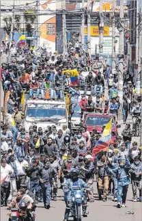  ?? ANGELO CHAMBA / EXPRESO ?? Manifestan­tes. Cientos de indígenas y comuneros llegaron a Quito ayer.