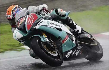  ??  ?? Impressive feat: yuki Ito on his way to victory during the SuperSport­s 600cc race of the FIM Asia Road Racing Championsh­ip at the Suzuka Circuit in Japan yesterday.