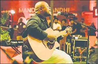  ?? /Thabo Molaba ?? Muneyi teamed up with Buhlebenda­lo for a beautiful rendition of Brenda Fassie’s ‘Too Late For Mama’.