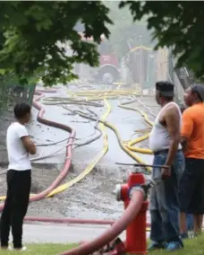  ?? VINCE TALOTTA/TORONTO STAR ?? Hundreds were evacuated, including many from adjacent complexes.