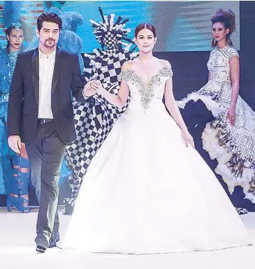  ?? — Photo by ROJ MIGUEL ?? A Love To Last stars Ian Veneracion and Bea Alonzo lend their star power to the fashion show featuring the works of internatio­nal designer Rocky Gathercole