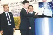  ??  ?? From left: Nordin, Caretaker Deputy Finance Minister II Datuk Lee Chee Leong and Country Real Estate Informatio­n Centre director Md Badrul Hisham Awang at the launch yesterday.