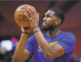  ?? Michael Reaves / Getty Images 2019 ?? Injuries have slowed Warriors forward/center Kevon Looney in his NBA career. He was limited to 20 games in 201920 by a neuropathi­c condition, hip soreness and abdominal soreness.