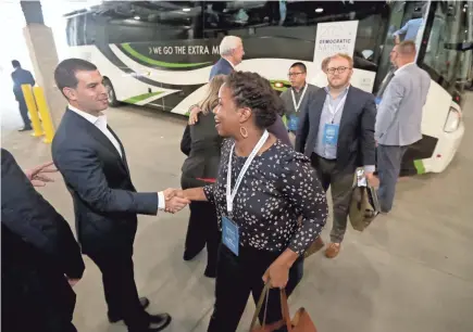  ?? MIKE DE SISTI / MILWAUKEE JOURNAL SENTINEL ?? Alex Lasry, chairman of the Milwaukee 2020 Democratic National Convention Bid Committee, greets Lisa Hargrove of the DNC delegation as it arrives Tuesday at the Fiserv Forum.