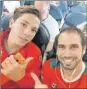  ??  ?? David Mier y Terán Cuevas (izquierda), en un entrenamie­nto de cara a los Juegos Panamerica­nos de Lima. Arriba, el “Africano” aparece en su vuelo a Italia con otro yucateco, Cristóbal Hagerman Haro, joven especialis­ta en vela, una de las promesas mexicanas de este deporte