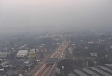  ?? — AFP photo ?? This aerial picture taken through a window of a commercial plane show haze blanketing over Chiang Mai.