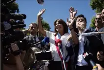  ?? (Photo AFP) ?? Michèle Rubirola a profité, hier, d’un bain de foule après avoir été élue la première femme maire de Marseille.