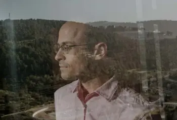  ?? Amit Elkayam, © The New York Times Co. ?? Eytan Buchman, chief marketing officer at Freightos, which started a podcast about supply chains, is reflected in window glass near his office in Jerusalem on April 6.