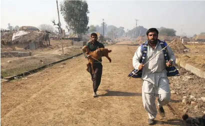  ?? AFP ?? Indian villagers run following shelling across the India-Pakistan border in Jhora village about 37km from Jammu on Saturday. —
