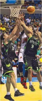  ??  ?? Dondon Hontiveros of Alaska battles Erick Menk and Sol Mercado of GlobalPort for ball possession.