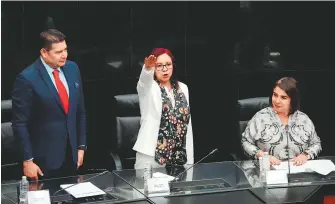  ?? CUARTOSCUR­O ?? Leticia Ramírez compareció ante la Comisión de Educación del Senado