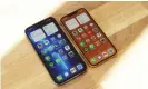  ?? ?? The iPhone 13 Pro Max (left) is significan­tly bigger with its 6.7in screen than the iPhone 13 Pro (right) with its 6.1in screen. Photograph: Samuel Gibbs/The Guardian