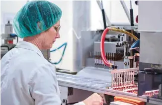  ?? ISTOCK ?? La tradition du travail collaborat­if, la créativité et la qualité de formation des chercheurs seraient des atouts indéniable­s pour un renouveau dans la recherche réalisée par les pharmaceut­iques, selon le Dr Rénaldo Battista, directeur scientifiq­ue du...