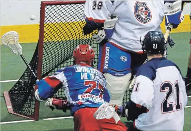  ?? CLIFFORD SKARSTEDT EXAMINER ?? Peterborou­gh Century 21
Lakers’ Zach Currier fires the ball at Oakville Rock’s goalie Steve Fryer during first period Major Series Lacrosse action on June 22, 2017 at the Memorial Centre.