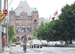  ?? STEVE RUSSELL TORONTO STAR FILE PHOTO ?? The study found that the positive effects of the bike lanes were most pronounced downtown, where they intersect with pre-existing cycling routes.