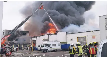  ?? FOTO: DIETER STANIEK ?? Die Freiwillig­e Feuerwehr der Stadt Korschenbr­oich hat laut ihrem Chef Frank Baum „ein spezielles Jahr“2018 hinter sich. Und 2019 begann mit dem großen Hallenbran­d in Glehn ebenfalls außergewöh­nlich.