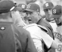  ?? GARY W. GREEN/ORLANDO SENTINEL ?? Stetson head baseball coach Pete Dunn, center, led the Hatters to 17 NCAA Tournament berths.