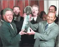  ?? Greg Gibson / Associated Press ?? President Bill Clinton, left, and Broncos owner Pat Bowlen hold the Vince Lombardi Trophy during a ceremony at the White House honoring the Super Bowl XXXII champions in June 1998.