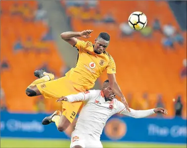  ?? Picture: GALLO IMAGES ?? AERIAL BATTLE: Kaizer Chiefs defender Erick Mathoho, left, and Rendani Ndou of Polokwane City in action during their Absa Premiershi­p match at FNB Stadium on Saturday in Johannesbu­rg