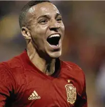  ?? Alberto Saiz/AP ?? Nascido no Brasil, mas naturaliza­do espanhol, Rodrigo comemora o gol que abriu a vitória da Fúria