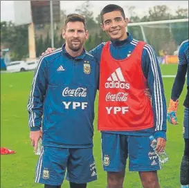  ?? FOTO: TWITTER ?? Juan Sforza coincidió con Leo Messi en un entrenamie­nto en el predio de Ezeiza
