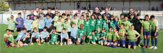  ?? (Photos R. H.) ?? Une partie des équipes U qui ont participé samedi au tournoi de l’Entente des Clubs de Football de la Rive Droite du District de la Côte d’Azur.