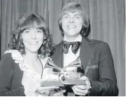  ?? AP FILES ?? Siblings Karen and Richard Carpenter pose with their Grammys for best pop vocal performanc­e by a group in 1971.