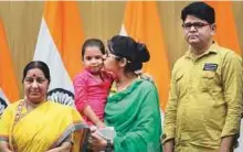  ?? AP ?? Uzma kisses her daughter, Falak, during a press conference with Foreign Minister Sushma Swaraj (left) and Uzma’s brother in New Delhi yesterday.