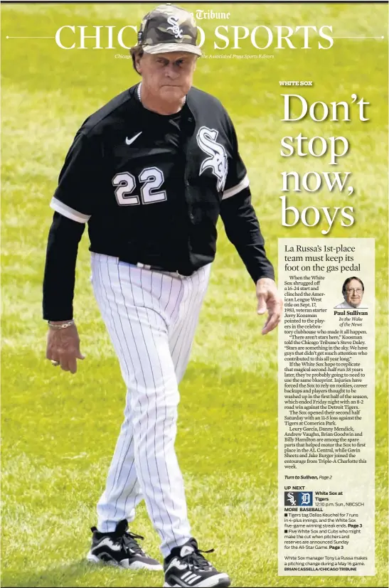  ?? BRIAN CASSELLA/CHICAGO TRIBUNE ?? White Sox manager Tony La Russa makes a pitching change during a May 16 game.