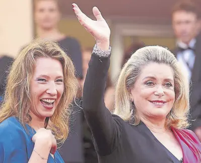  ?? LioneL Cironneau/ aP ?? Emmanuelle Bercot y Catherine Deneuve, mujeres en Cannes