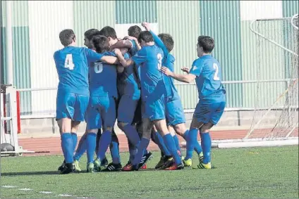  ?? FOTO: UNCITI ?? El Ordizia celebra uno de los muchos goles lograron la pasada temporada en DHR Mendia confía en mantener ese olfato goleador