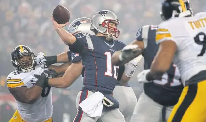  ?? AFP ?? New England quarterbac­k Tom Brady, centre, in action against the Steelers.