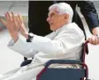  ?? Foto: Sven Hoppe, dpa ?? Papst Benedikt XVI. bei seiner Rückreise nach Rom.