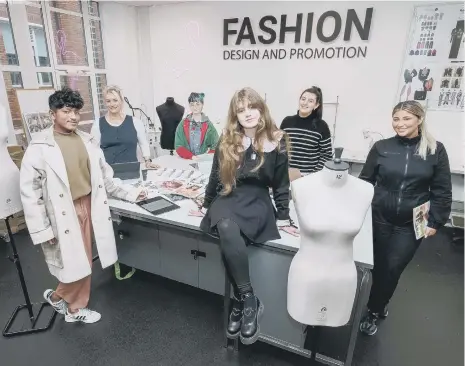  ?? ?? Fashion students Usmaan Ali, Cheryl Boothroyd, Bethany Lewis-Burrows, Leila Rochester, Katie Jeffries and Rachael Woolfe.