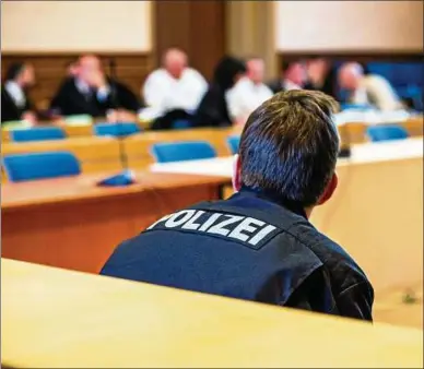  ??  ?? Im Erfurter Prozess gegen vier Männer aus dem Rocker- und Rotlichtmi­lieu hat die Staatsanwa­ltschaft Haftstrafe­n beziehungs­weise in einem Fall Bewährung gefordert. Archiv-foto: Sascha Fromm