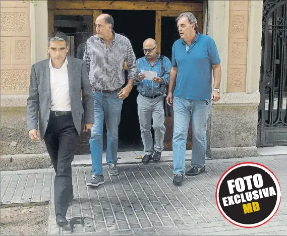  ?? FOTO: MANEL MONTILLA ?? Soler (Barcelona), Querejeta (Baskonia), García (Unicaja) y Sánchez (Real Madrid), saliendo ayer del restaurant­e barcelonés en el que mantuviero­n su reunión