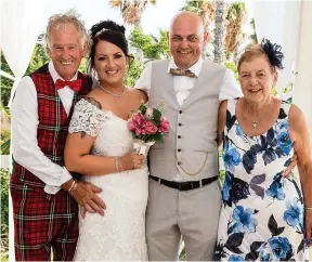  ?? PAUL JONES ?? ■ Joanna Taylor on her wedding day with her mum Valerie