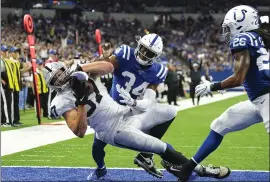  ?? AJ MAST — THE ASSOCIATED PRESS ?? Raiders tight end Foster Moreau (87) makes a touchdown catch in front of Indianapol­is Colts cornerback Rock Ya-Sin (34) in the first half of Oakland’s 31-24road victory.