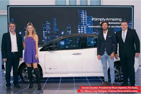  ??  ?? El Nissan Leaf, es el auto 100% eléctrico más vendido del mundo. Su llegada al país significa un hito en el compromiso de acercar el futuro de la movilidad eléctrica. Gonzalo Ibarzabal, Presidente de Nissan Argentina, Pia Slapka, Pico Mónaco y Guy Rodriguez, Chairman Nissan América Latina.