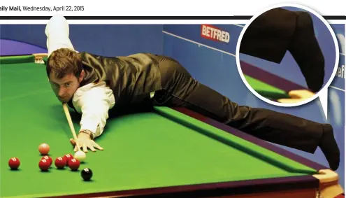  ?? ACTION IMAGES ?? Foot loose: Ronnie O’Sullivan plays at the Crucible in socks after removing his shoes because of a painful big toe