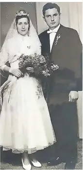  ?? FOTO: PRIVAT ?? Am 5. Mai 1961 heirateten Margot und Bernhard Sander - erst im Standesamt in Dhünn, dann in der Kirche in Wermelskir­chen.