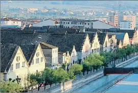  ?? AJUNTAMENT DE VILAFRANCA DEL PENEDÈS ?? Les antigues naus en desús del carrer del Comerç