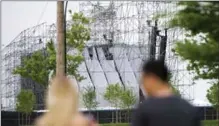  ?? NATHAN DENETTE, THE CANADIAN PRESS ?? People look at the collapsed stage at Downsview Park in June 2012.