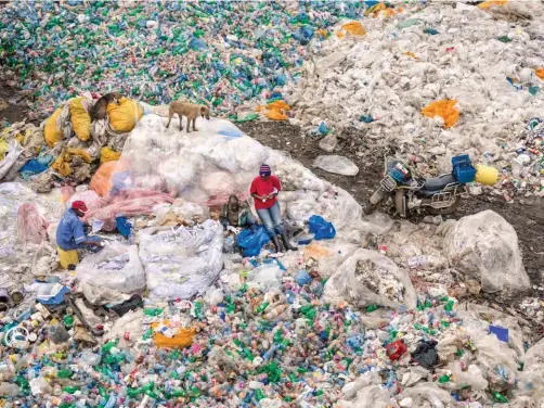  ??  ?? Dandora Landfill #3, Plastics Recycling, Nairobi, Kenya, 2016