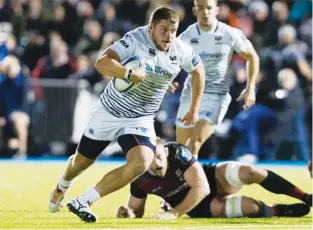  ??  ?? No surrender: Ospreys’ Nicky Smith on the charge