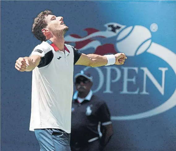  ?? FOTO: EFE ?? Continúa el sueño de Pablo Carreño en el US Open. Dominó a Diego Schwartzma­n, en tres sets, y disputará las semifinale­s contra el vencedor del duelo Sam Querrey-Kevin Anderson