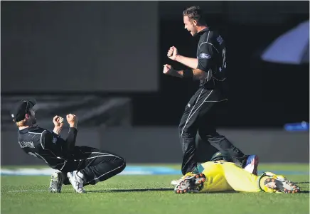  ?? Picture / Photosport ?? New Zealand bowler Tim Southee ( centre) loves being involved in tight finishes such as this one at Eden Park. David Leggat