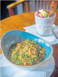  ?? PRATIK CHORGE / HT ?? ▪Seen above is a quinoa salad and a drink with chia seeds, at Mumbai’s Birdsong café. The healthcons­cious, especially vegans and vegetarian­s , love quinoa for its high protein content and chia for its Omega 3 fatty acids, but they remain a niche market.