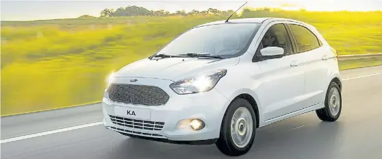  ??  ?? Ford Ka. Es la oferta más económica, aunque este dispositiv­o sólo está disponible en la variante SEL, la más equipada de la de gama.