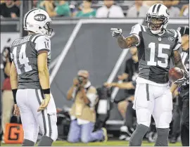  ??  ?? Jets quarterbac­k Ryan Fitzpatric­k and wide receiver Brandon Marshall